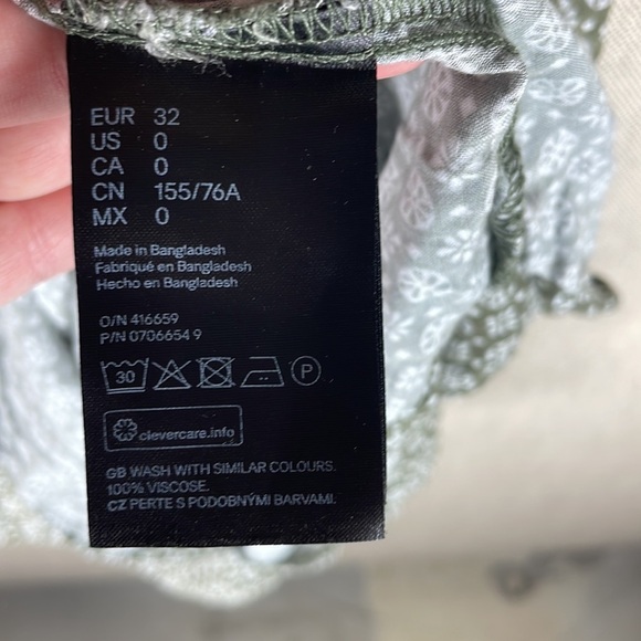 H&M > Green Floral Shift Dress - Picture 9 of 10